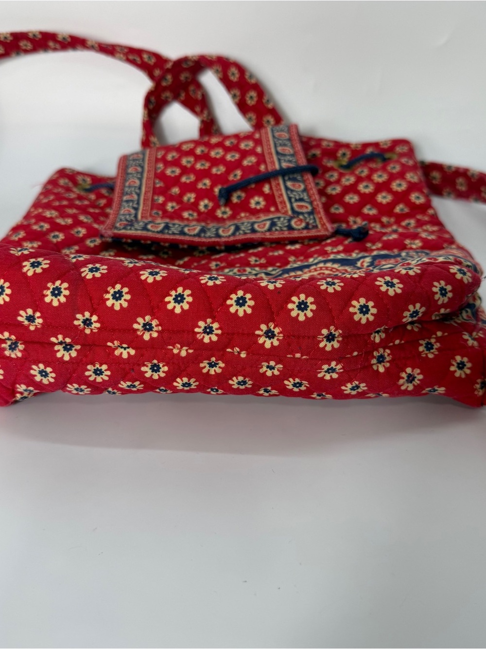 VTG Vera Bradley Mimi Flap Drawstring Backpack Red Americana Paisley Quilted - Picture 8 of 13